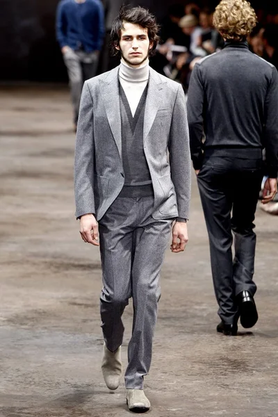 Look 3